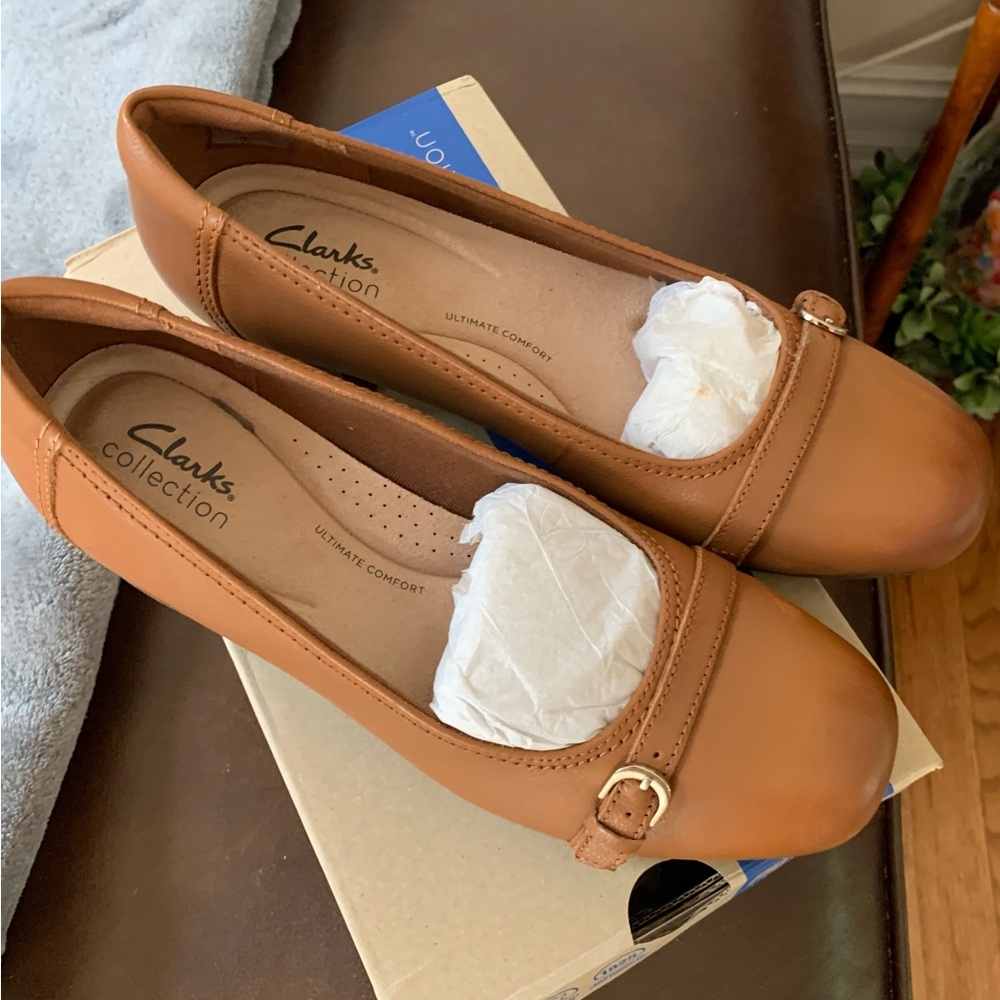 Clarks Women's Tan Leather Flats Marilyn Nora size 7.5 EUC